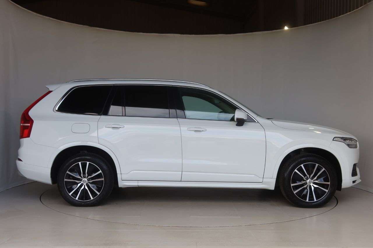 A 2021 VOLVO XC90 2.0 B5 MHEV Momentum SUV 5dr Diesel Hybrid Auto 4WD Euro 6 (s/s) (235 ps) R A 2021 VOLVO XC90 2.0 B5 MHEV Momentum SUV 5dr Diesel Hybrid Auto 4WD Euro 6 (s/s) (235 ps) R