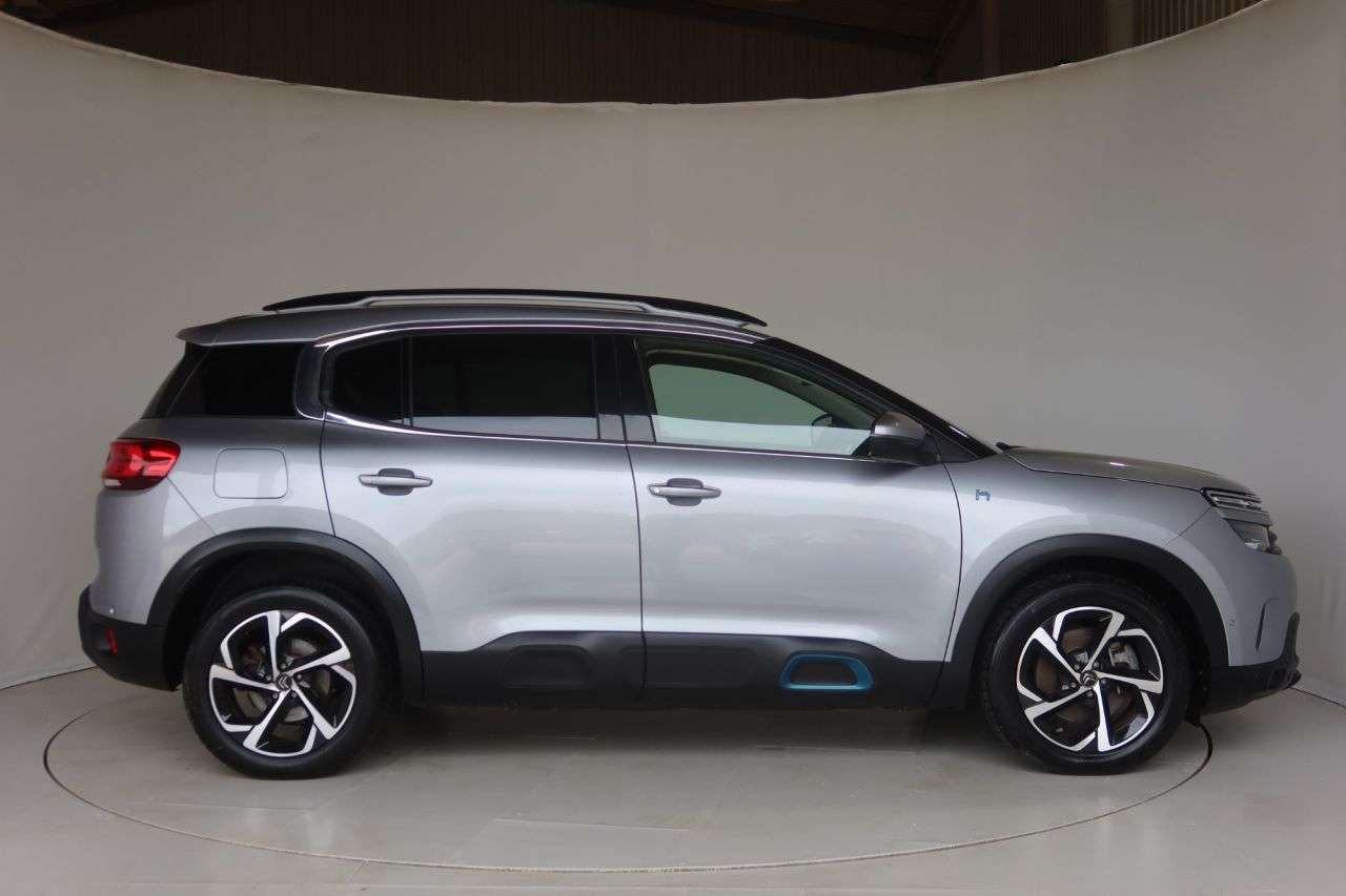 A 2021 CITROEN C5 AIRCROSS 1.6 13.2kWh Flair SUV 5dr Petrol Plug-in Hybrid e-EAT8 Euro 6 (s/s) (225 ps A 2021 CITROEN C5 AIRCROSS 1.6 13.2kWh Flair SUV 5dr Petrol Plug-in Hybrid e-EAT8 Euro 6 (s/s) (225 ps