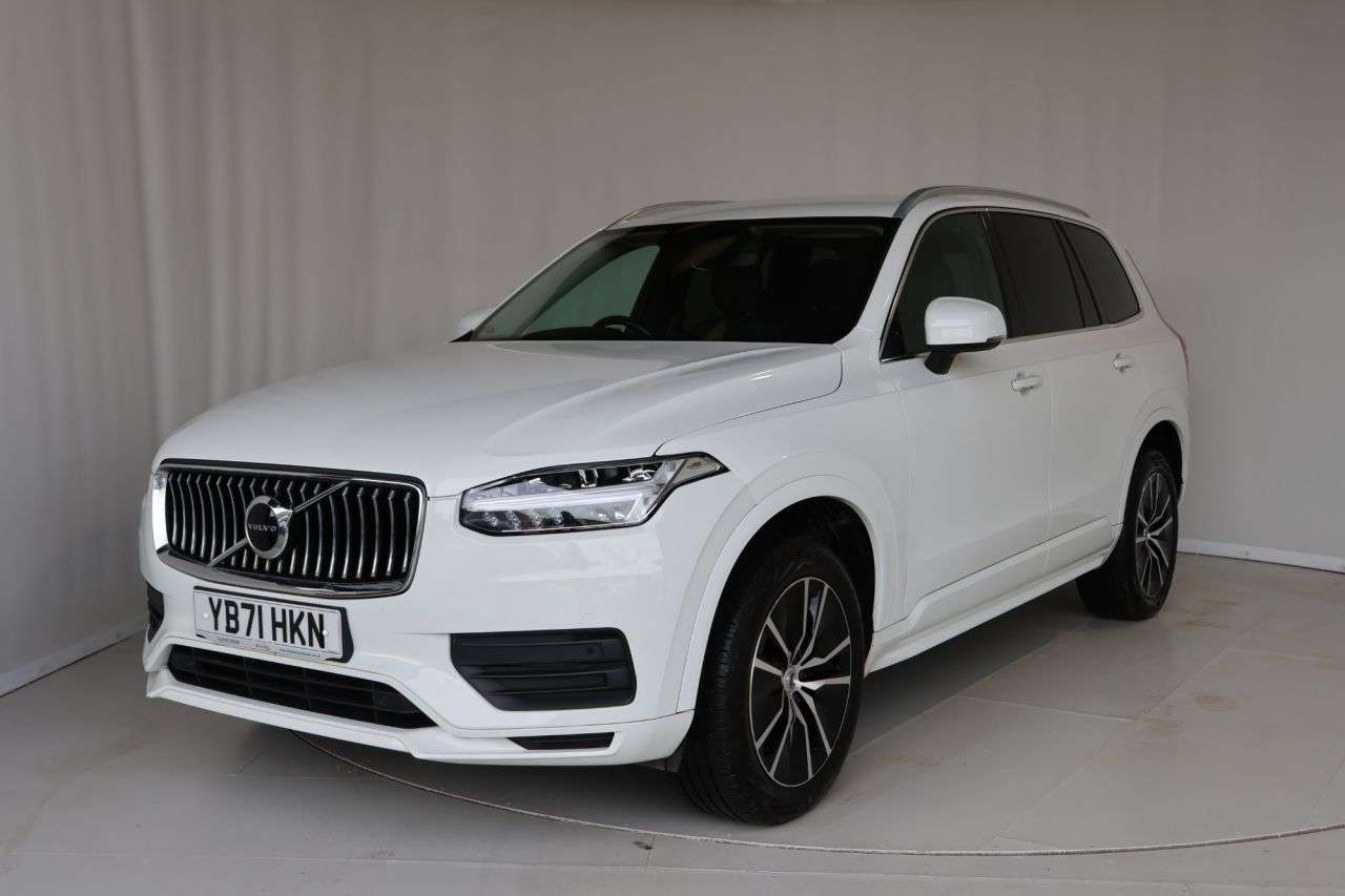 A 2022 VOLVO XC90 2.0 B5 MHEV Momentum SUV 5dr Diesel Hybrid Auto 4WD Euro 6 (s/s) (235 ps) R A 2022 VOLVO XC90 2.0 B5 MHEV Momentum SUV 5dr Diesel Hybrid Auto 4WD Euro 6 (s/s) (235 ps) R