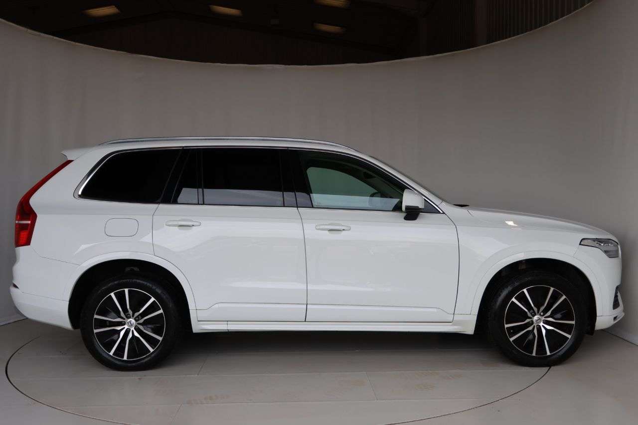 A 2022 VOLVO XC90 2.0 B5 MHEV Momentum SUV 5dr Diesel Hybrid Auto 4WD Euro 6 (s/s) (235 ps) R A 2022 VOLVO XC90 2.0 B5 MHEV Momentum SUV 5dr Diesel Hybrid Auto 4WD Euro 6 (s/s) (235 ps) R