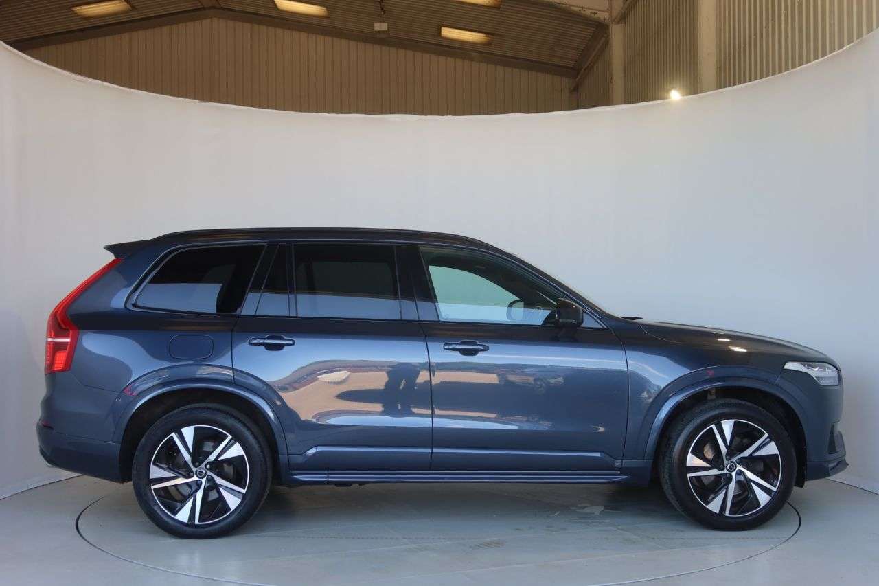 A 2021 VOLVO XC90 2.0 B5 MHEV R-Design SUV 5dr Diesel Hybrid Auto 4WD Euro 6 (s/s) (235 ps) P A 2021 VOLVO XC90 2.0 B5 MHEV R-Design SUV 5dr Diesel Hybrid Auto 4WD Euro 6 (s/s) (235 ps) P