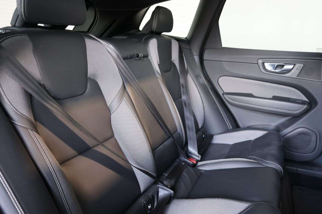 2022 VOLVO XC60 2022 VOLVO XC60