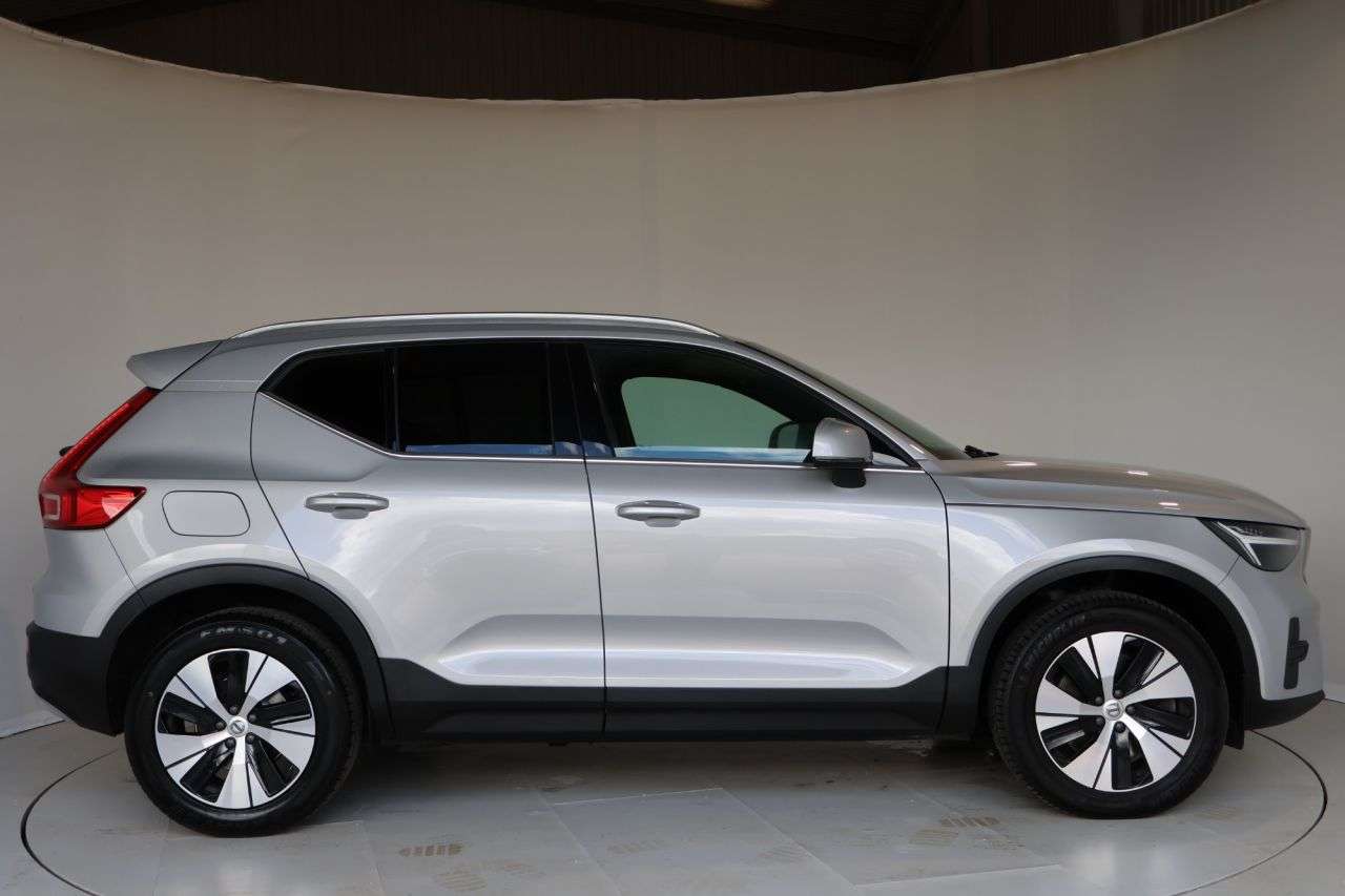 A 2022 VOLVO XC40 1.5h T4 Recharge 10.7kWh Core SUV 5dr Petrol Plug-in Hybrid Auto Euro 6 (s/ A 2022 VOLVO XC40 1.5h T4 Recharge 10.7kWh Core SUV 5dr Petrol Plug-in Hybrid Auto Euro 6 (s/