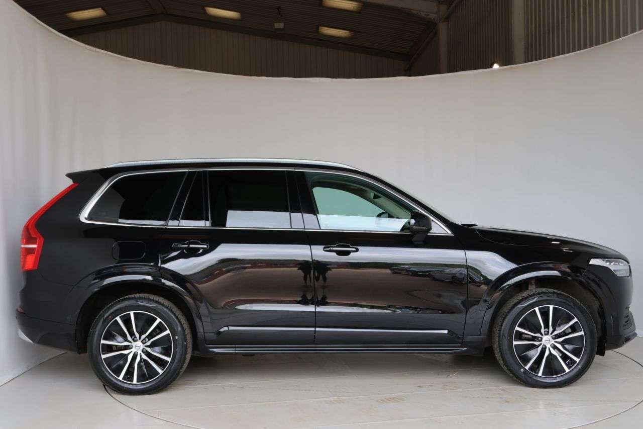A 2022 VOLVO XC90 2.0 B5 MHEV Momentum SUV 5dr Petrol Hybrid Auto 4WD Euro 6 (s/s) (250 ps) R A 2022 VOLVO XC90 2.0 B5 MHEV Momentum SUV 5dr Petrol Hybrid Auto 4WD Euro 6 (s/s) (250 ps) R