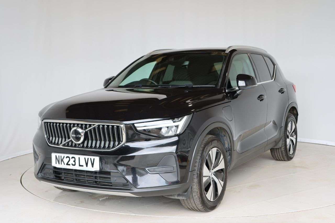 A 2023 VOLVO XC40 1.5h T4 Recharge 10.7kWh Core SUV 5dr Petrol Plug-in Hybrid Auto Euro 6 (s/ A 2023 VOLVO XC40 1.5h T4 Recharge 10.7kWh Core SUV 5dr Petrol Plug-in Hybrid Auto Euro 6 (s/