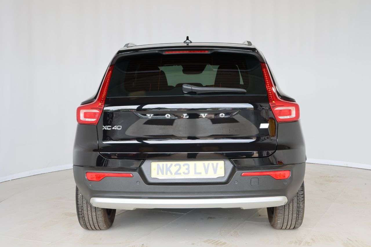 2023 VOLVO XC40 2023 VOLVO XC40