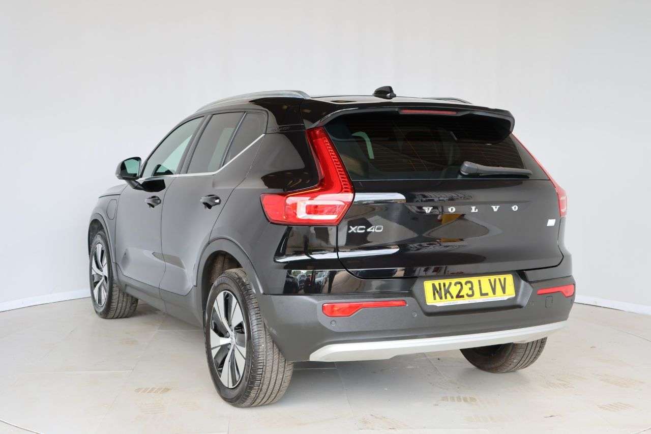 2023 VOLVO XC40 2023 VOLVO XC40