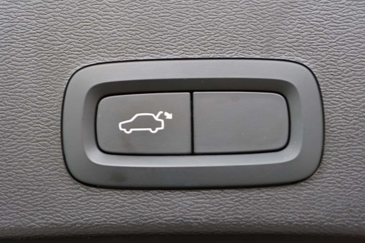 2023 VOLVO XC40 2023 VOLVO XC40