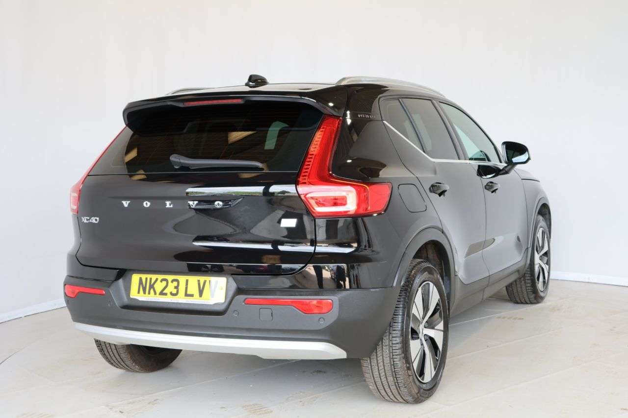 2023 VOLVO XC40 2023 VOLVO XC40