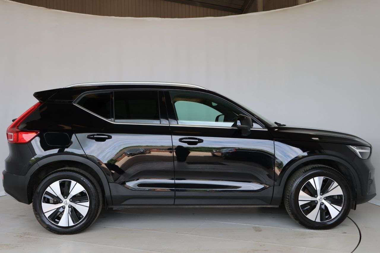 A 2023 VOLVO XC40 1.5h T4 Recharge 10.7kWh Core SUV 5dr Petrol Plug-in Hybrid Auto Euro 6 (s/ A 2023 VOLVO XC40 1.5h T4 Recharge 10.7kWh Core SUV 5dr Petrol Plug-in Hybrid Auto Euro 6 (s/