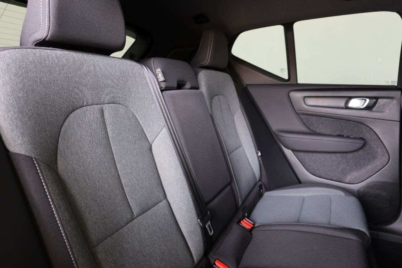 2023 VOLVO XC40 2023 VOLVO XC40