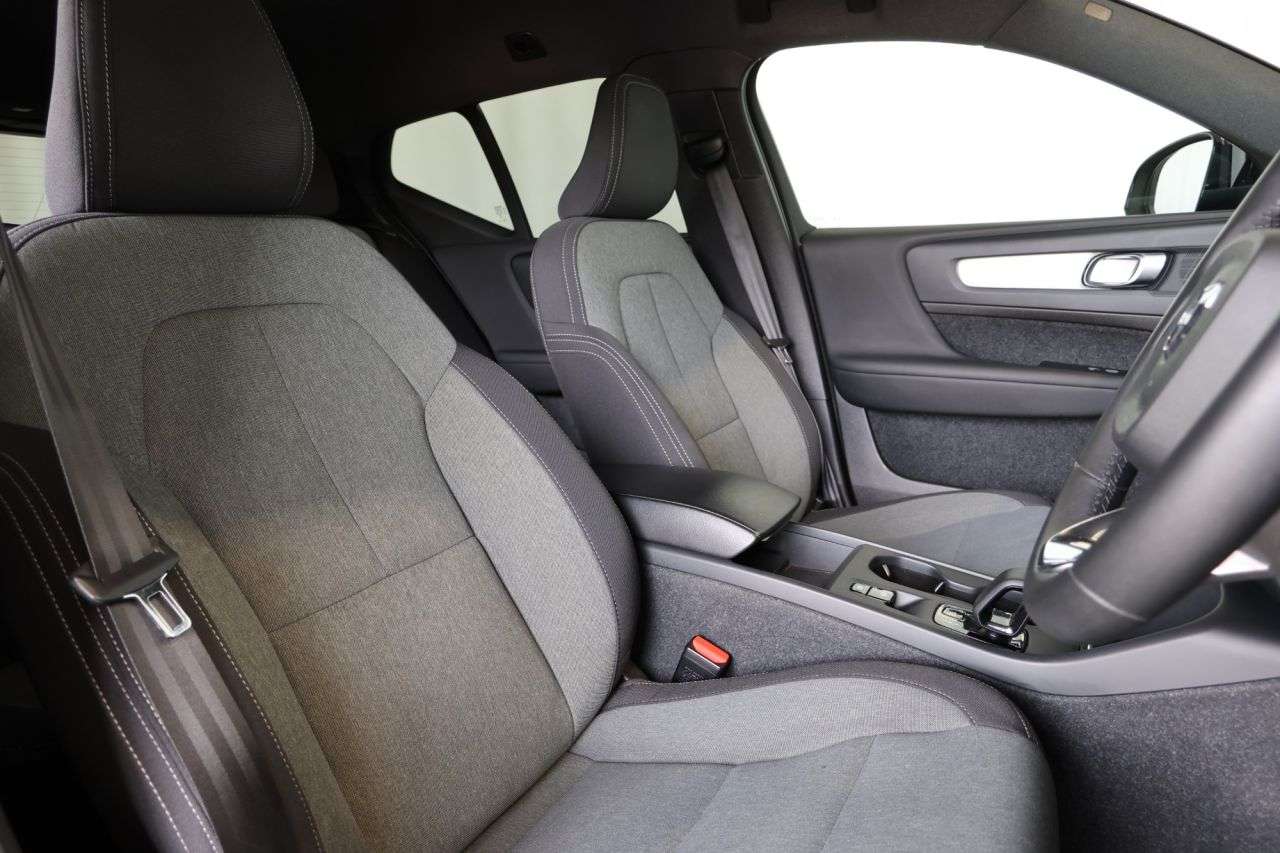 2023 VOLVO XC40 2023 VOLVO XC40
