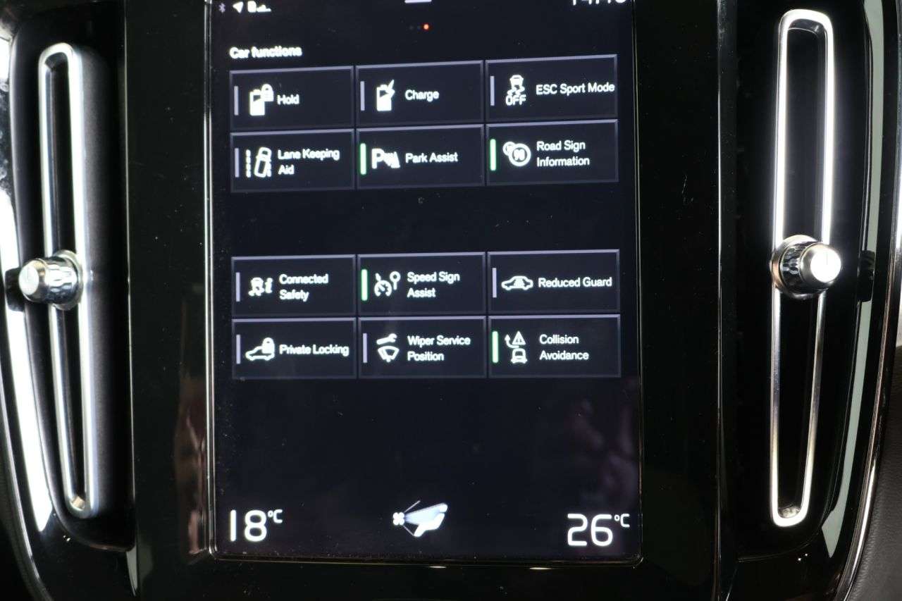 2023 VOLVO XC40 2023 VOLVO XC40
