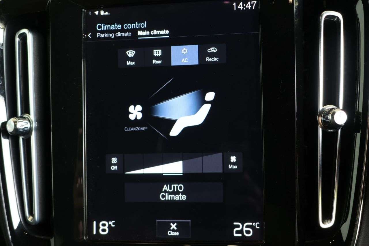 2023 VOLVO XC40 2023 VOLVO XC40