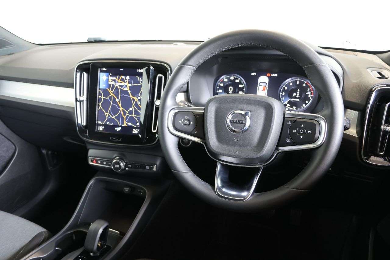 2023 VOLVO XC40 2023 VOLVO XC40