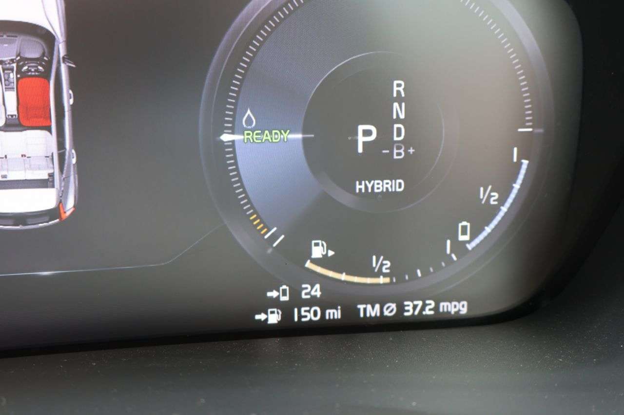 2023 VOLVO XC40 2023 VOLVO XC40