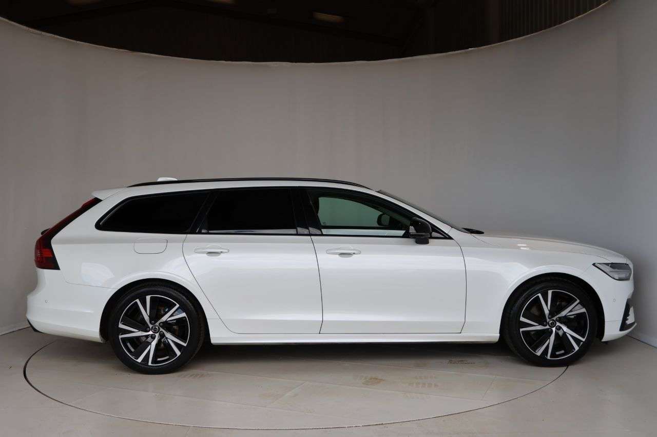 A 2022 VOLVO V90 2.0 B5 MHEV Plus Estate 5dr Petrol Hybrid Auto Euro 6 (s/s) (250 ps) HEATED A 2022 VOLVO V90 2.0 B5 MHEV Plus Estate 5dr Petrol Hybrid Auto Euro 6 (s/s) (250 ps) HEATED