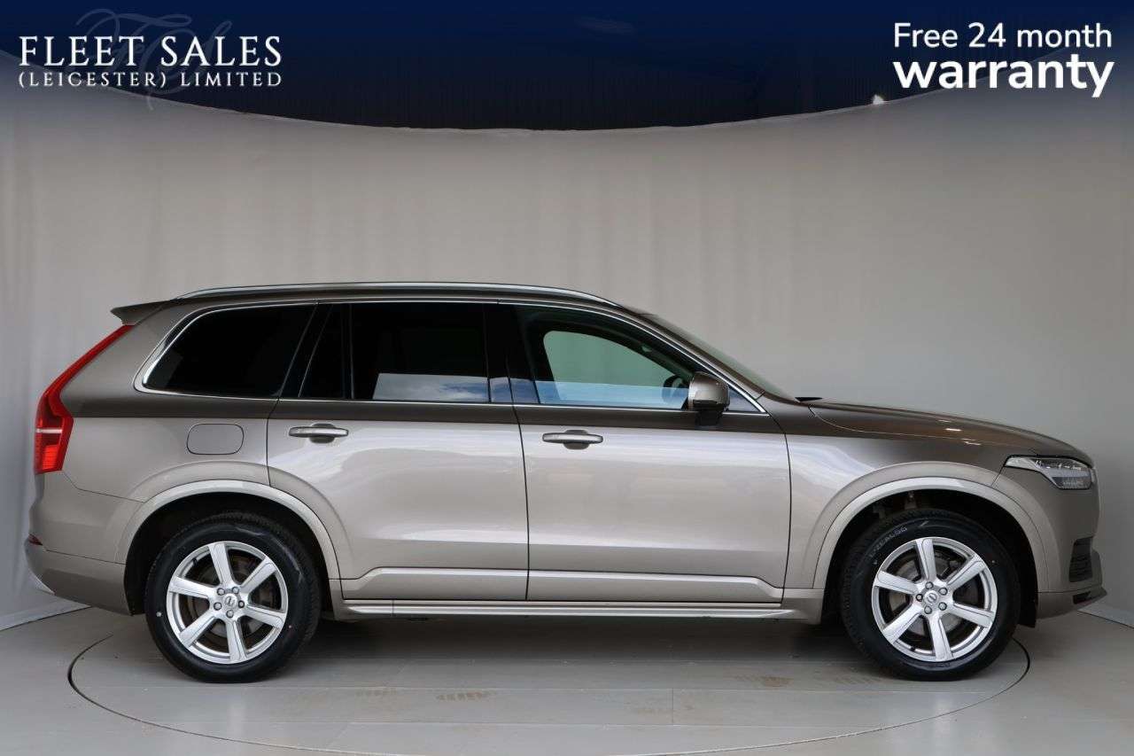 A 2022 VOLVO XC90 2.0 B5 MHEV Momentum SUV 5dr Diesel Hybrid Auto 4WD Euro 6 (s/s) (235 ps) P A 2022 VOLVO XC90 2.0 B5 MHEV Momentum SUV 5dr Diesel Hybrid Auto 4WD Euro 6 (s/s) (235 ps) P