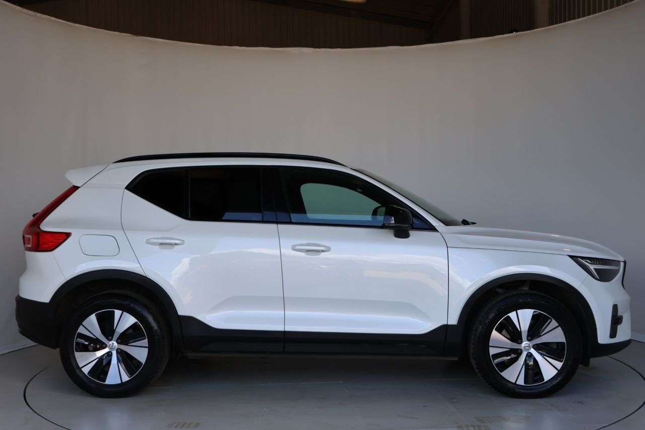A 2023 VOLVO XC40 1.5h T4 Recharge 10.7kWh Plus SUV 5dr Petrol Plug-in Hybrid Auto Euro 6 (s/ A 2023 VOLVO XC40 1.5h T4 Recharge 10.7kWh Plus SUV 5dr Petrol Plug-in Hybrid Auto Euro 6 (s/