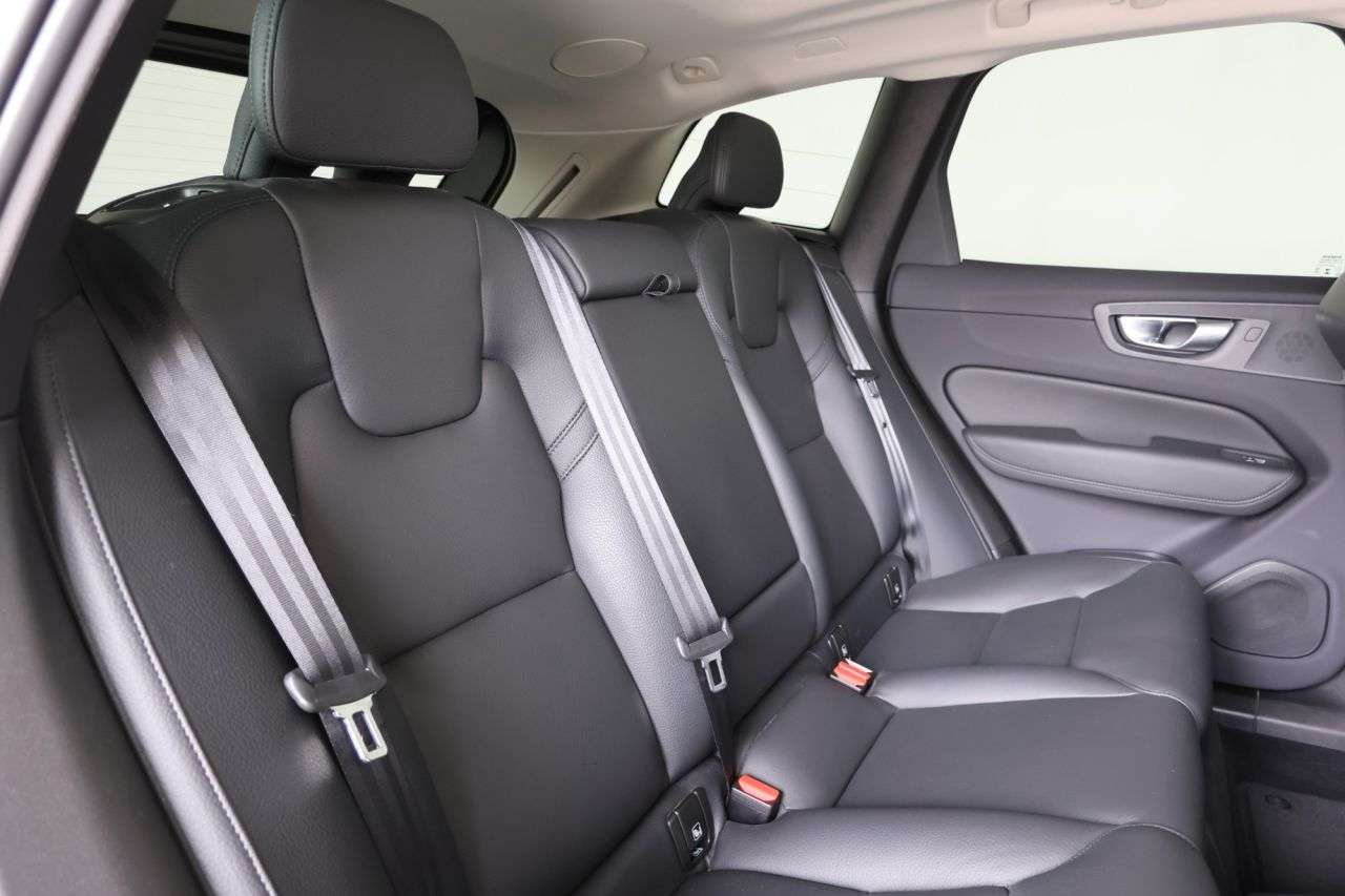 2023 VOLVO XC60 2023 VOLVO XC60