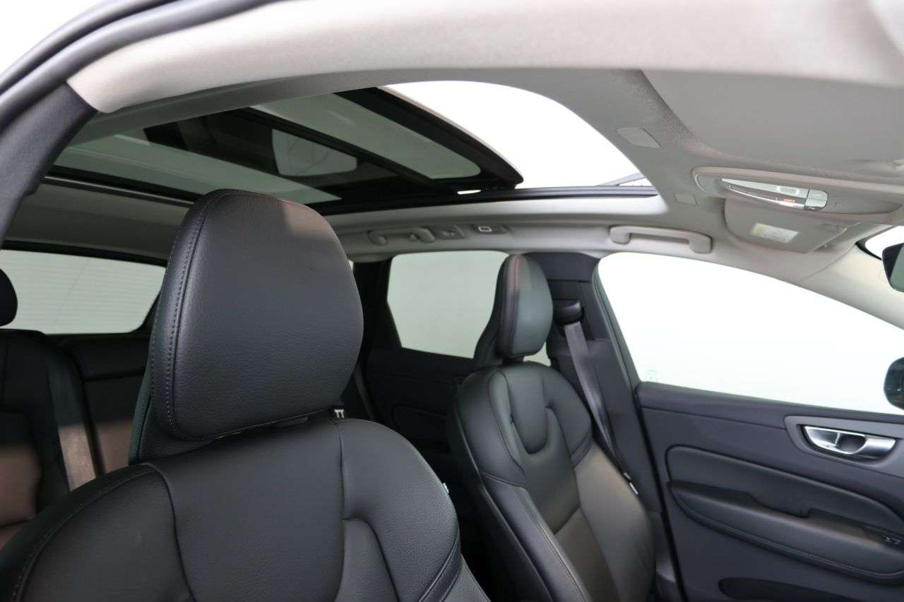 2023 VOLVO XC60 2023 VOLVO XC60