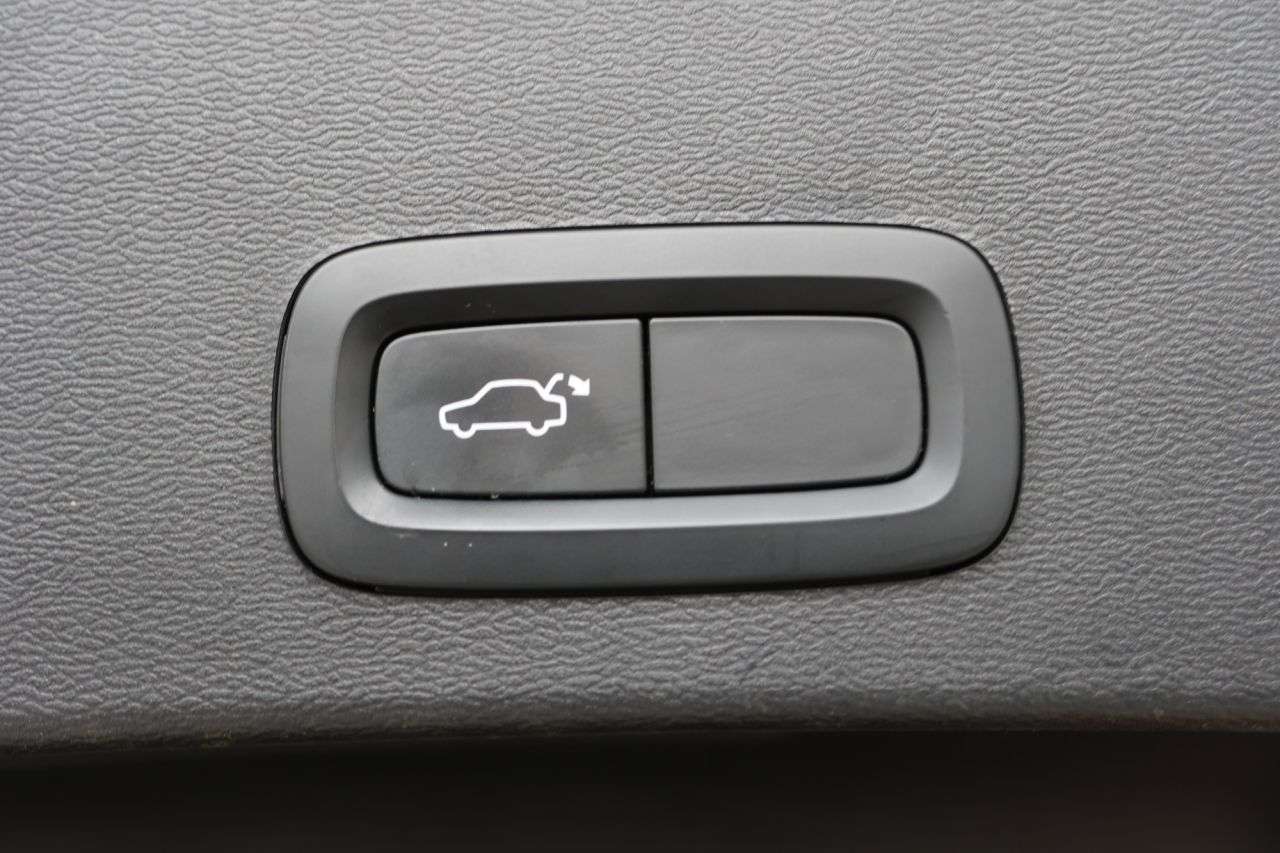 2022 VOLVO XC40 2022 VOLVO XC40