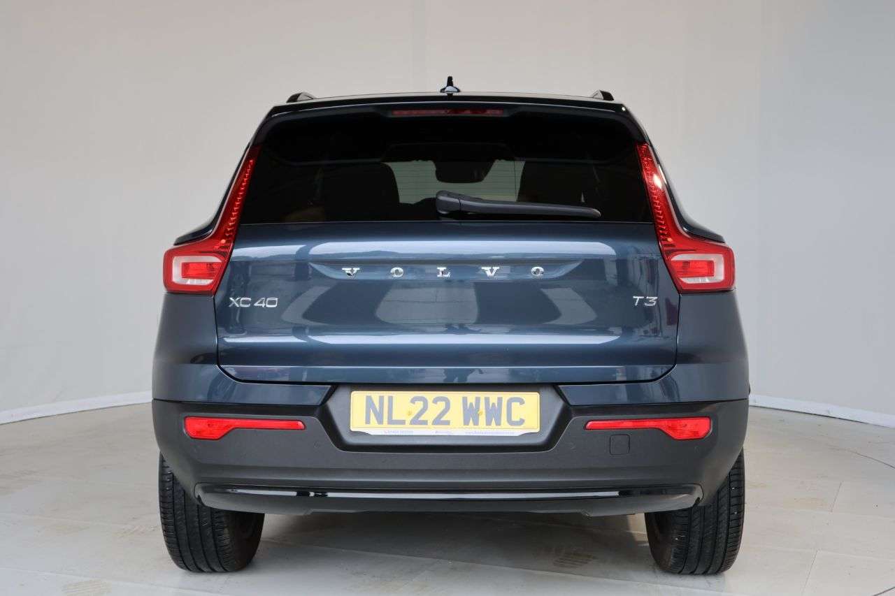 2022 VOLVO XC40 2022 VOLVO XC40