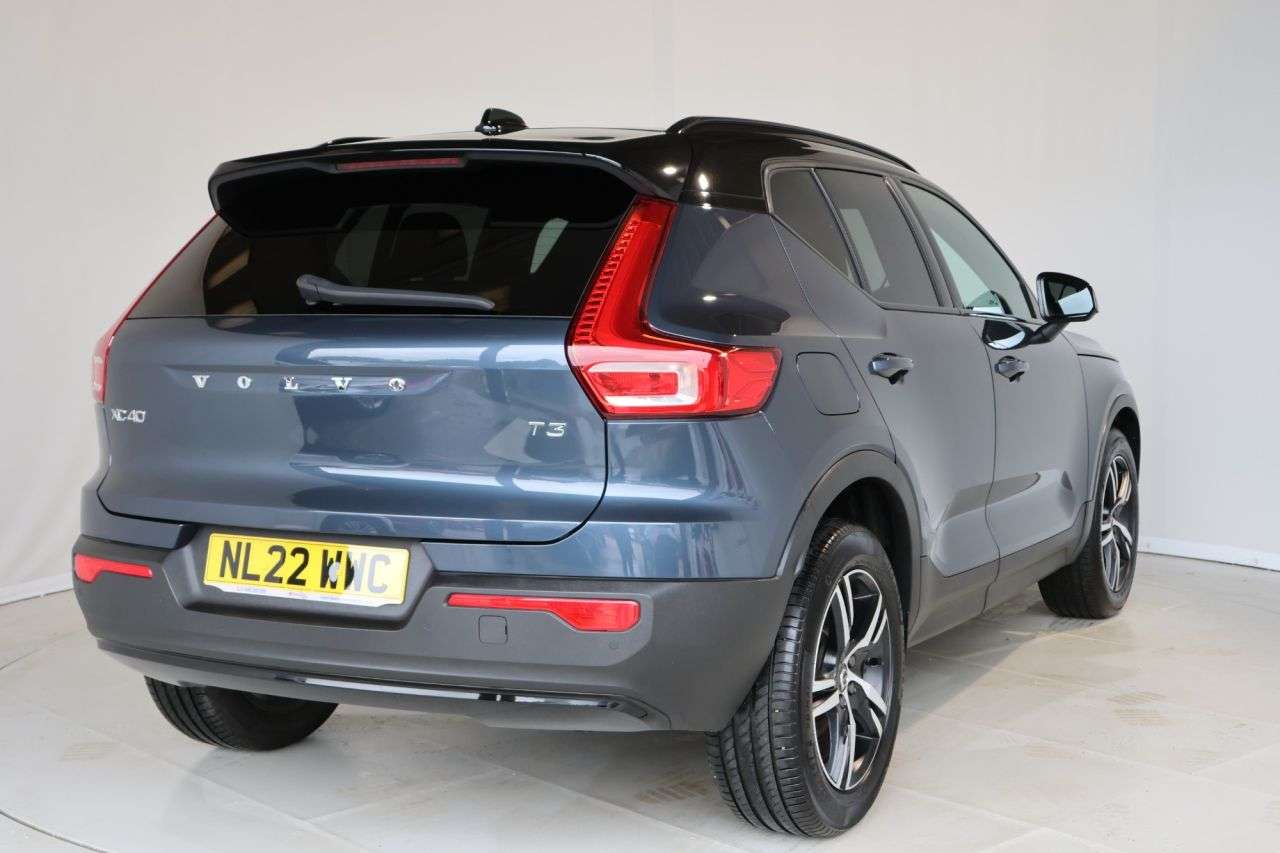 2022 VOLVO XC40 2022 VOLVO XC40