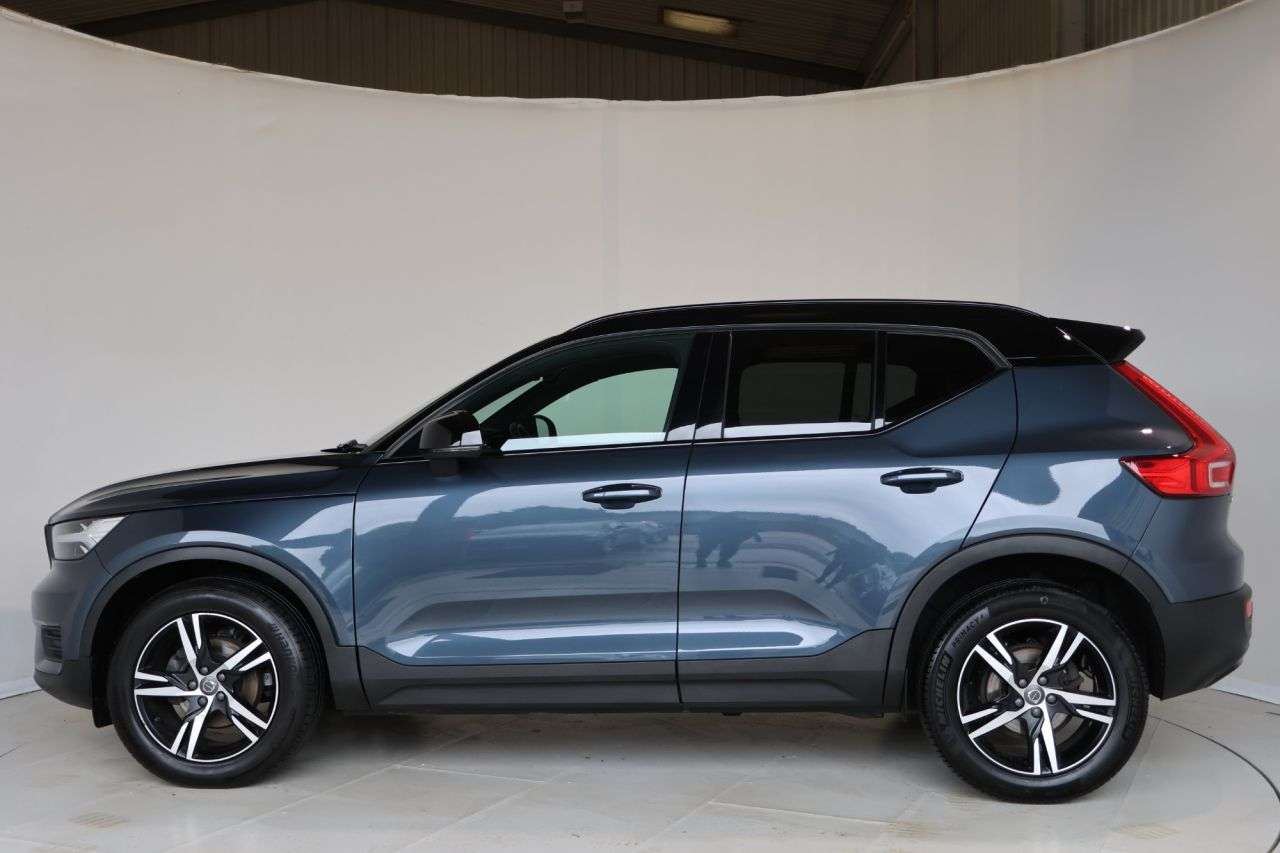 2022 VOLVO XC40 2022 VOLVO XC40