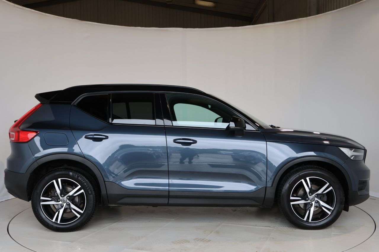 A 2022 VOLVO XC40 1.5 T3 R-Design SUV 5dr Petrol Manual Euro 6 (s/s) (163 ps) FULL SERVICE HI A 2022 VOLVO XC40 1.5 T3 R-Design SUV 5dr Petrol Manual Euro 6 (s/s) (163 ps) FULL SERVICE HI