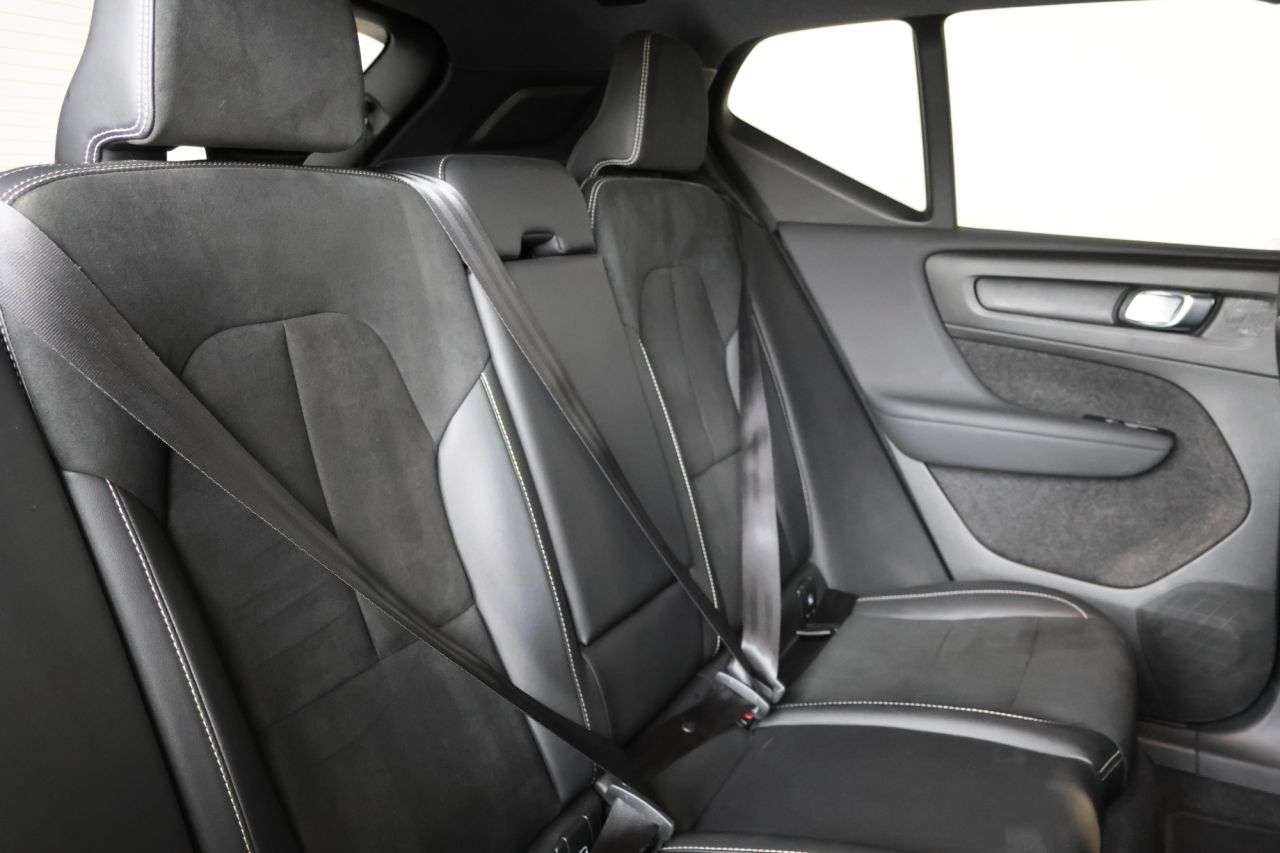 2022 VOLVO XC40 2022 VOLVO XC40