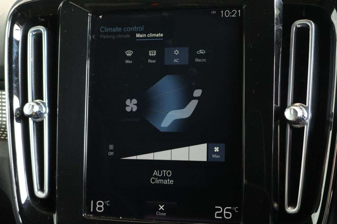 2022 VOLVO XC40 2022 VOLVO XC40