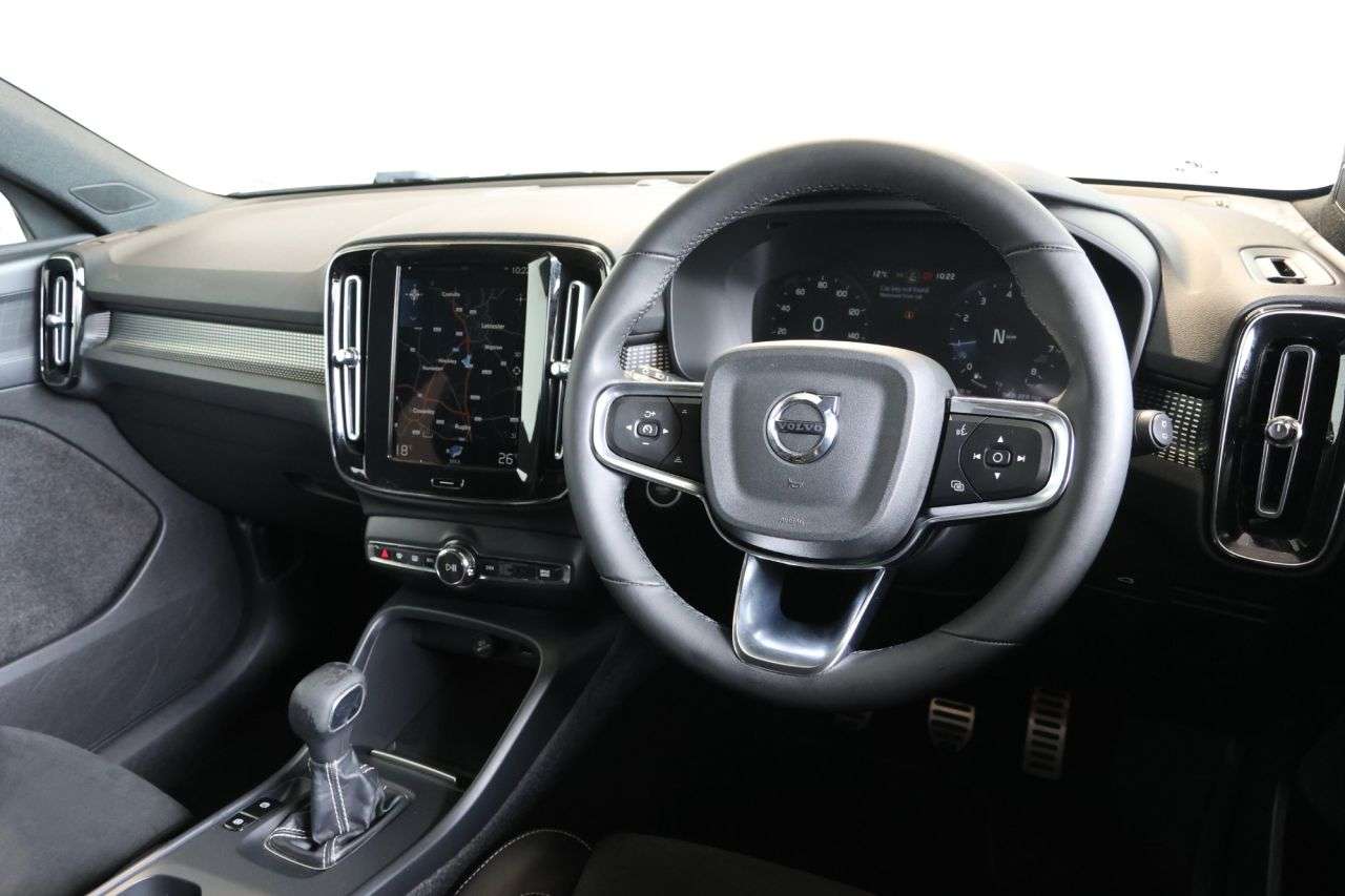 2022 VOLVO XC40 2022 VOLVO XC40