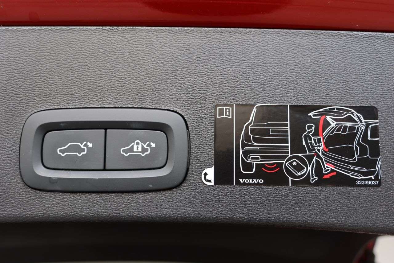 2021 VOLVO XC40 2021 VOLVO XC40