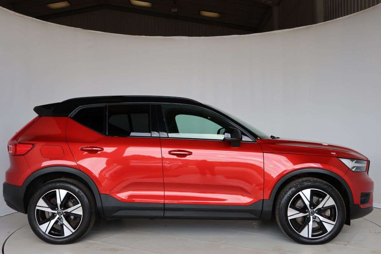 A 2021 VOLVO XC40 1.5h T4 Recharge 10.7kWh Plus SUV 5dr Petrol Plug-in Hybrid Auto Euro 6 (s/ A 2021 VOLVO XC40 1.5h T4 Recharge 10.7kWh Plus SUV 5dr Petrol Plug-in Hybrid Auto Euro 6 (s/