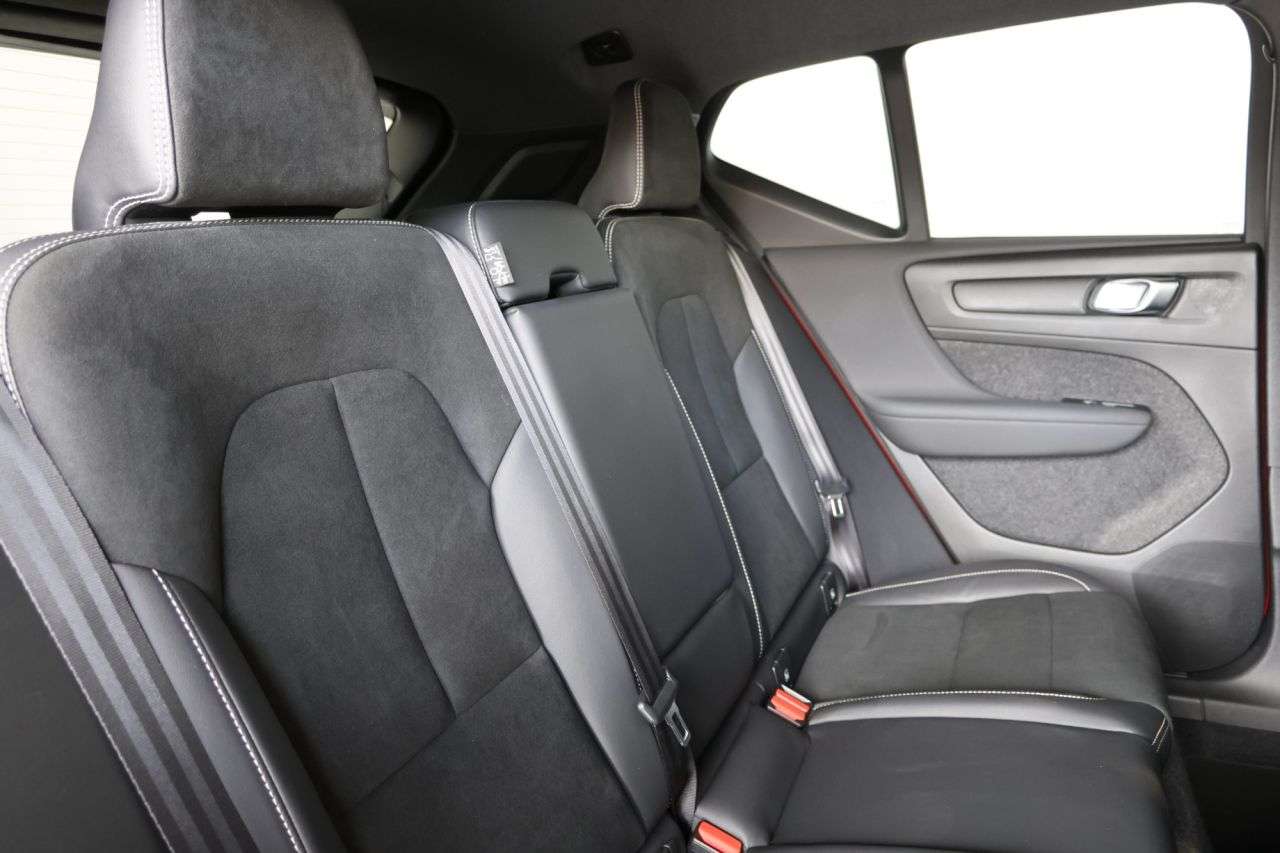 2021 VOLVO XC40 2021 VOLVO XC40