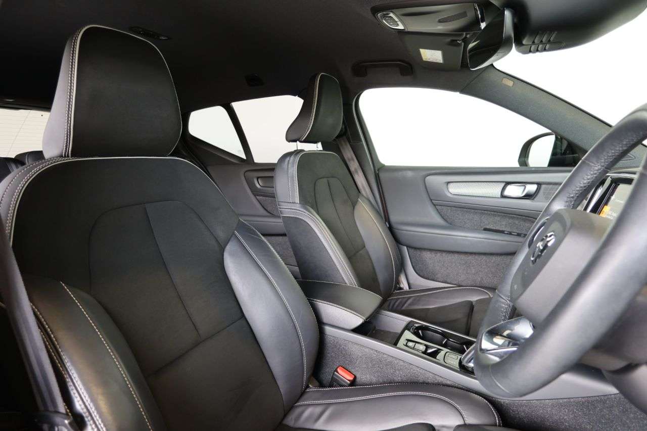 2021 VOLVO XC40 2021 VOLVO XC40