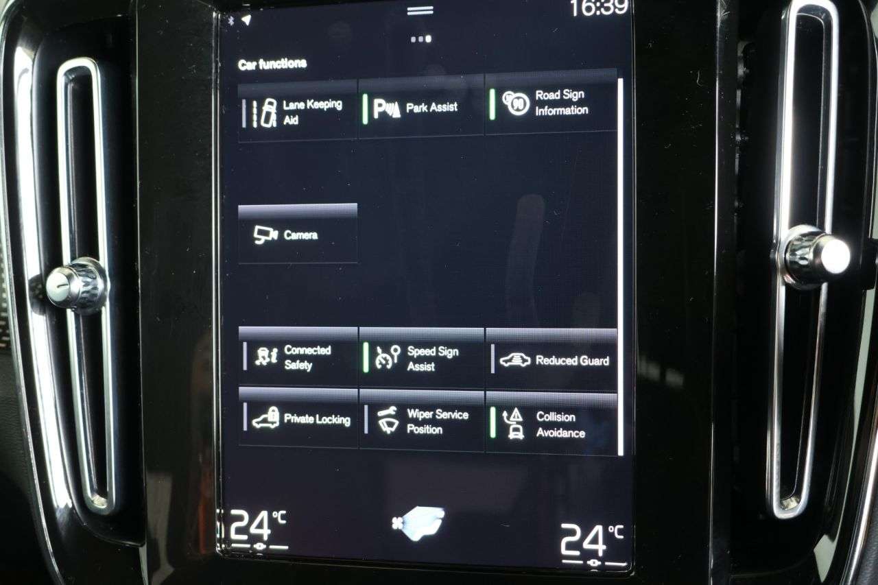 2021 VOLVO XC40 2021 VOLVO XC40