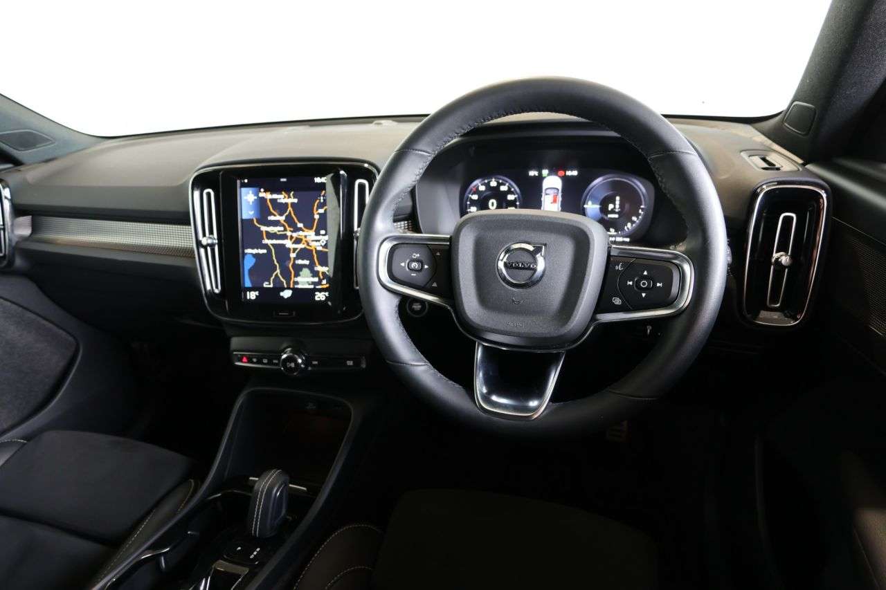 2021 VOLVO XC40 2021 VOLVO XC40