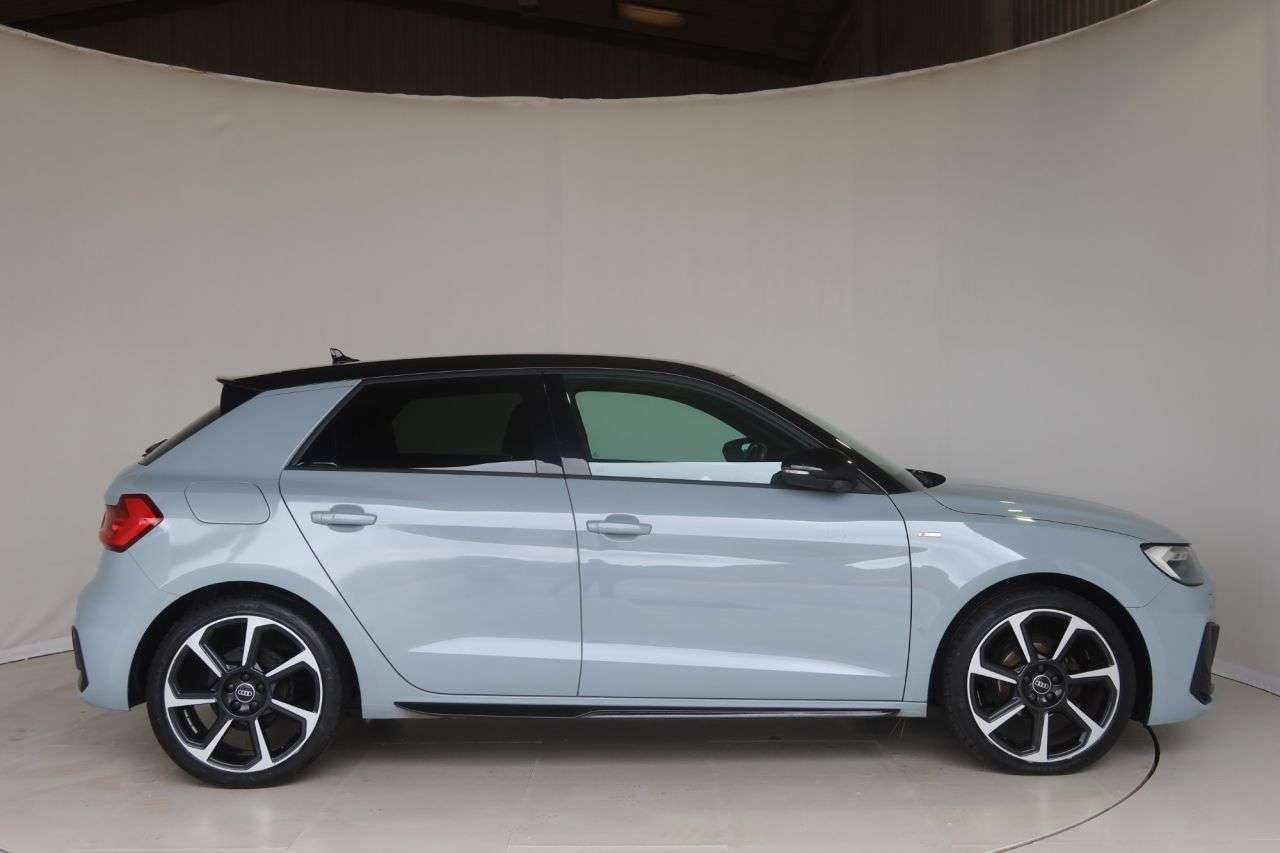 A 2022 AUDI A1 1.0 TFSI 25 Black Edition Sportback 5dr Petrol S Tronic Euro 6 (s/s) (95 ps A 2022 AUDI A1 1.0 TFSI 25 Black Edition Sportback 5dr Petrol S Tronic Euro 6 (s/s) (95 ps