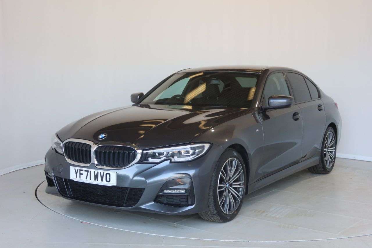 A 2021 BMW 3 SERIES 2.0 318i M Sport Saloon 4dr Petrol Auto Euro 6 (s/s) (156 ps) APPLE CAR PLA A 2021 BMW 3 SERIES 2.0 318i M Sport Saloon 4dr Petrol Auto Euro 6 (s/s) (156 ps) APPLE CAR PLA