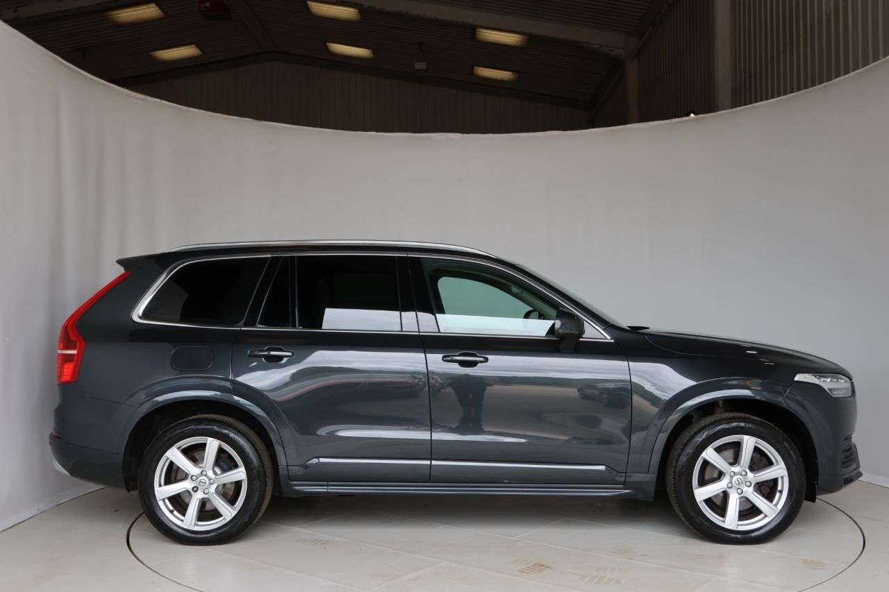 A 2022 VOLVO XC90 2.0 B5 MHEV Momentum SUV 5dr Diesel Hybrid Auto 4WD Euro 6 (s/s) (235 ps) H A 2022 VOLVO XC90 2.0 B5 MHEV Momentum SUV 5dr Diesel Hybrid Auto 4WD Euro 6 (s/s) (235 ps) H