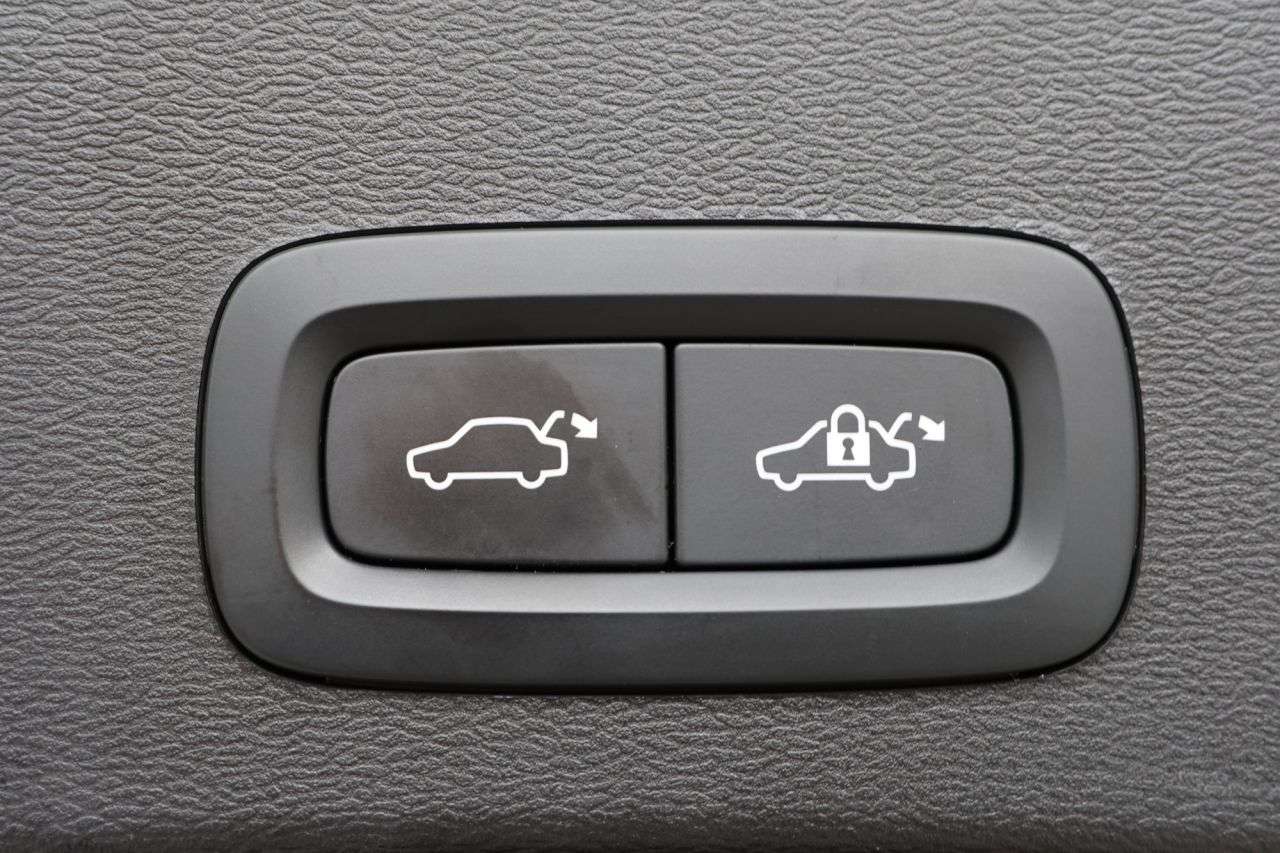 2022 VOLVO XC40 2022 VOLVO XC40