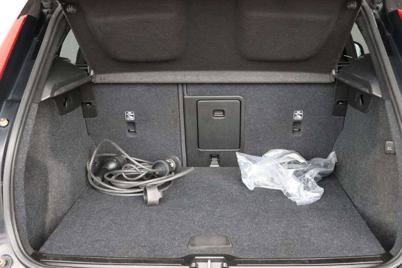 2022 VOLVO XC40 2022 VOLVO XC40