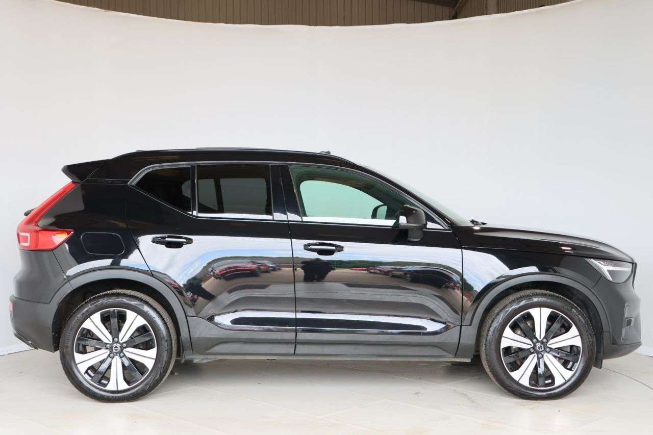 A 2022 VOLVO XC40 1.5h T5 Recharge 10.7kWh Ultimate Dark SUV 5dr Petrol Plug-in Hybrid Auto E A 2022 VOLVO XC40 1.5h T5 Recharge 10.7kWh Ultimate Dark SUV 5dr Petrol Plug-in Hybrid Auto E