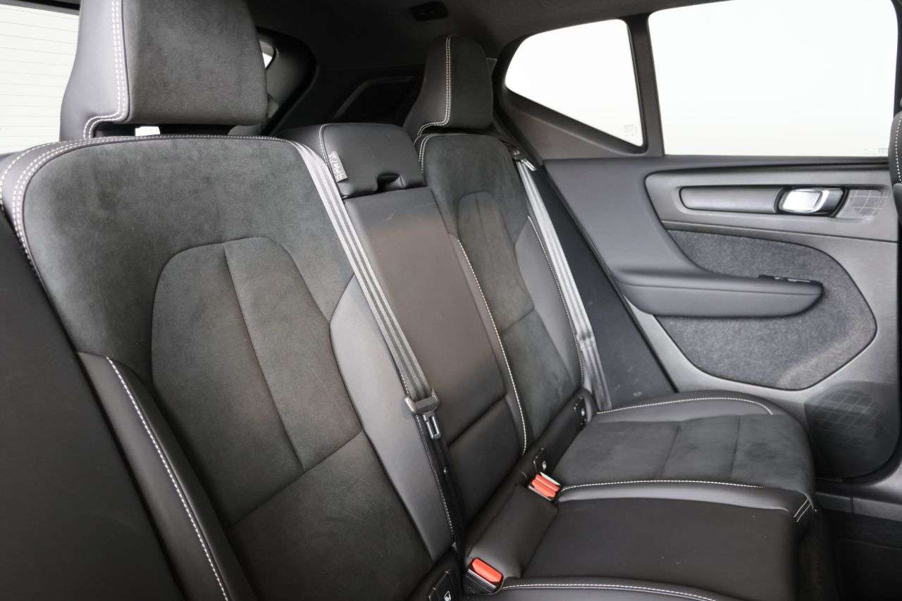 2022 VOLVO XC40 2022 VOLVO XC40