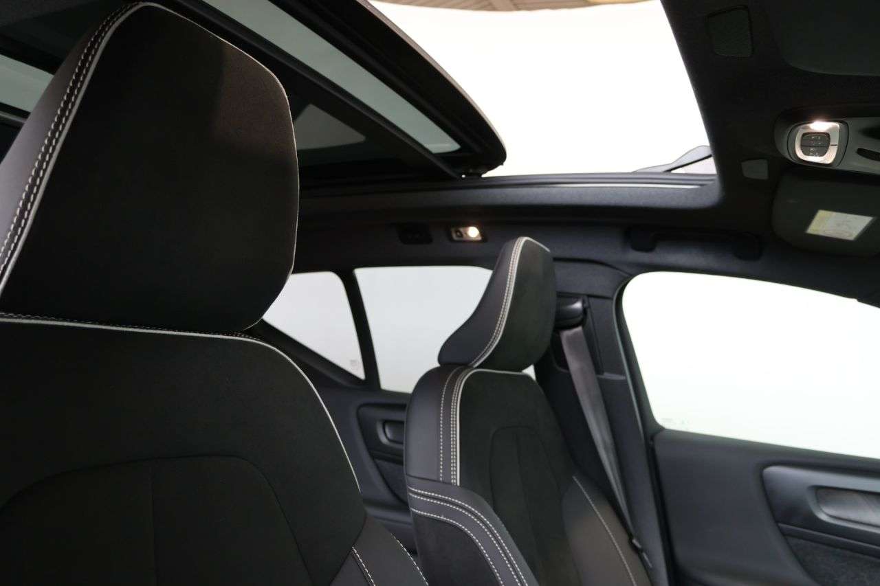 2022 VOLVO XC40 2022 VOLVO XC40