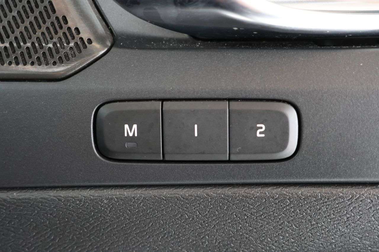 2022 VOLVO XC40 2022 VOLVO XC40