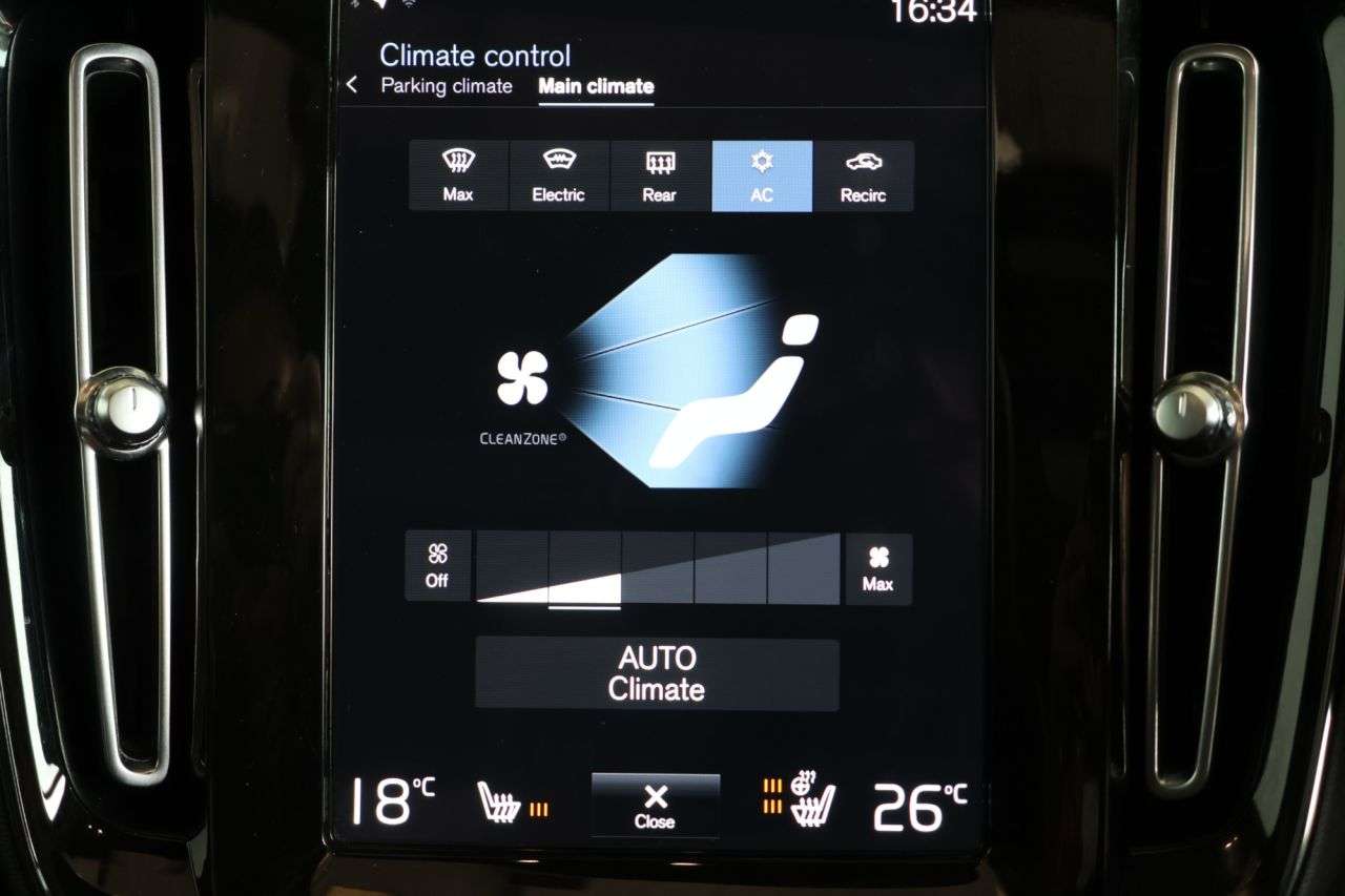 2022 VOLVO XC40 2022 VOLVO XC40
