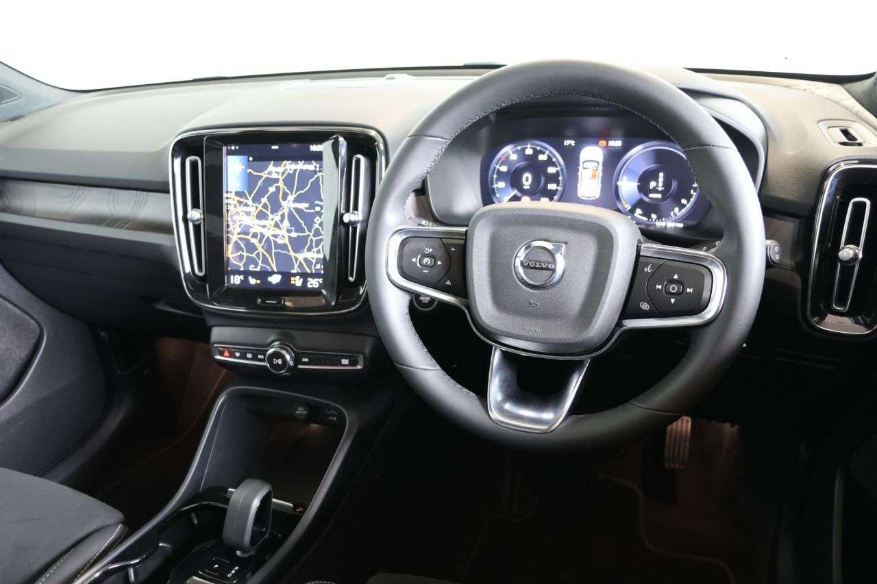 2022 VOLVO XC40 2022 VOLVO XC40